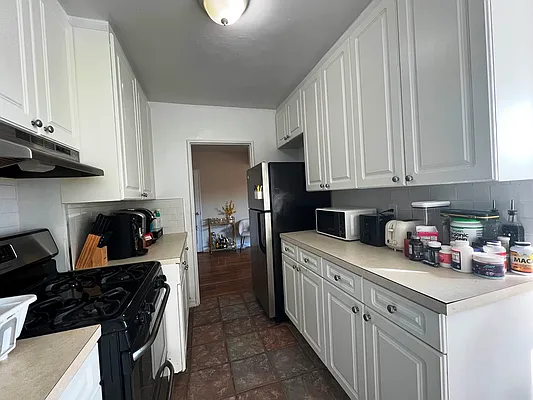 Rented by Prime Realty | media 8