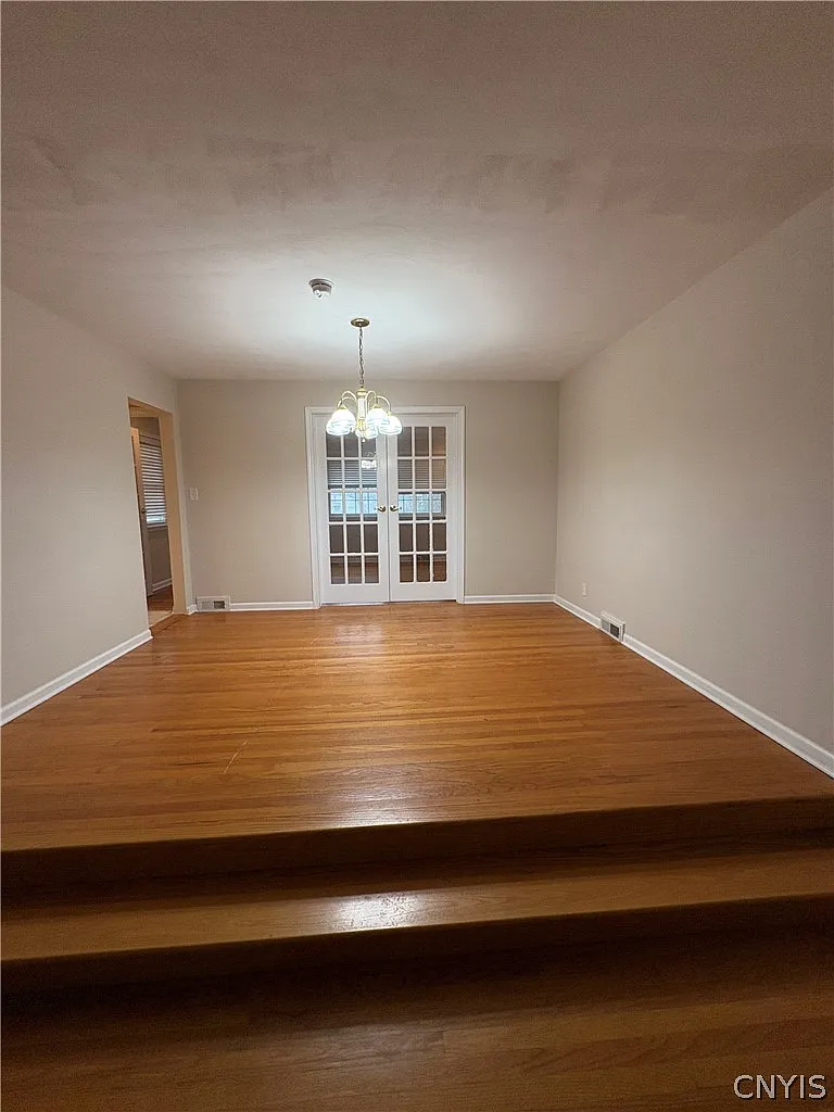 4 bed, 3.5 bath, 2352 sqft, $4,149 — Photo 4