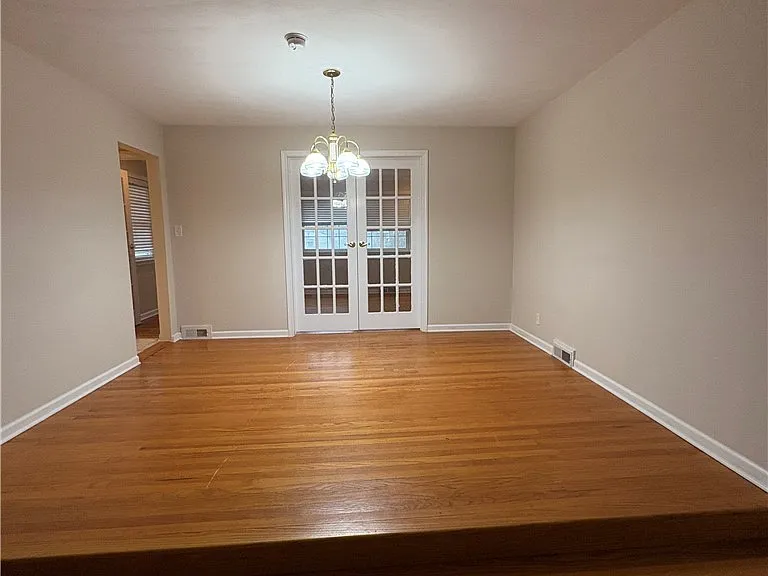 215 Locksley Rd — Photo 4