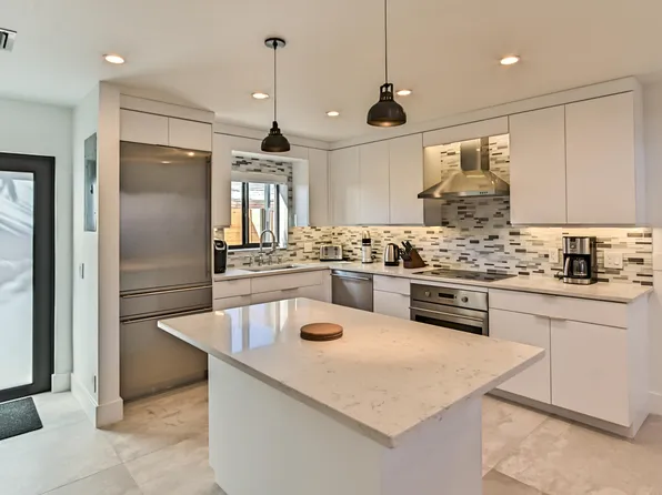 1955 NE 4th St, Deerfield Beach, FL