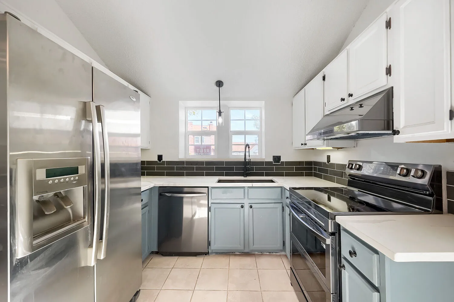 3 bed, 1196 sqft, $2,600 — Photo 4