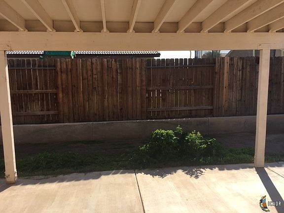 4th image of 323 Willow Bend Dr