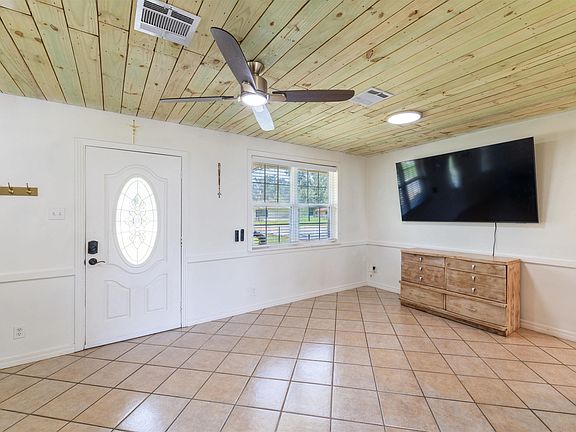 2nd image of 702 Hinke Dr
