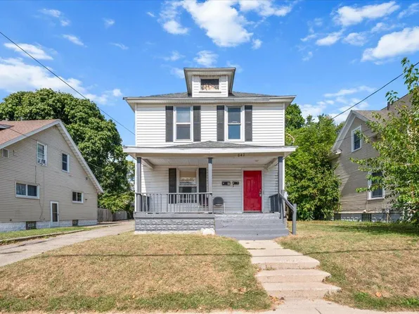 847 Oakdale St SE, Grand Rapids, MI 49507