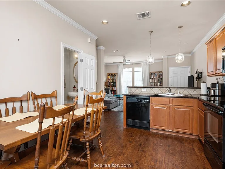 305 Holleman Dr E #205 — Photo 6