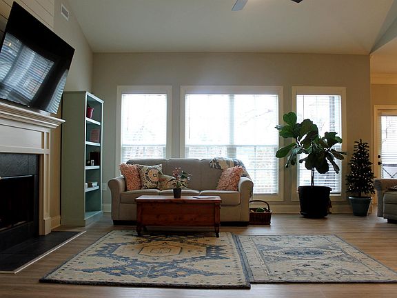 3rd image of 40A Dendy St