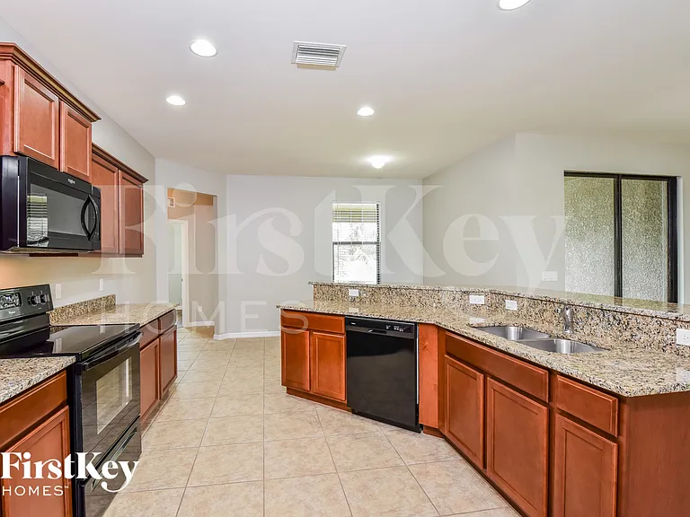 1814 SW 22nd St — Photo 6