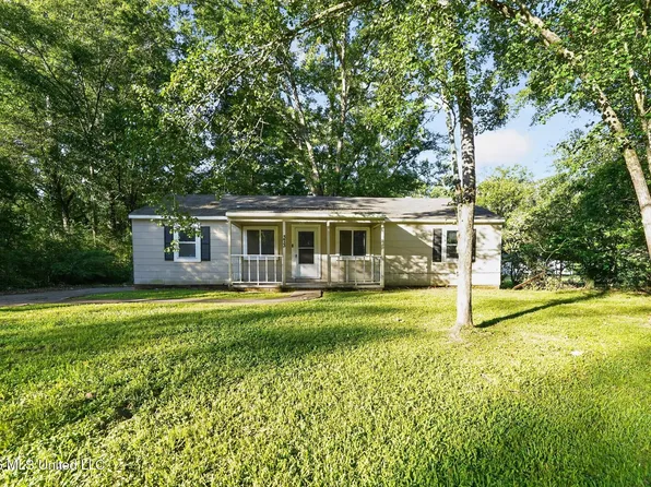 373 Fairhill Dr, Jackson, MS 39212
