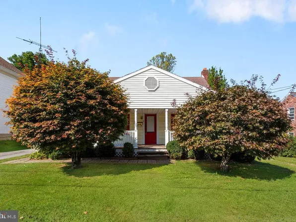 8 N Main St, Jacobus, PA 17407