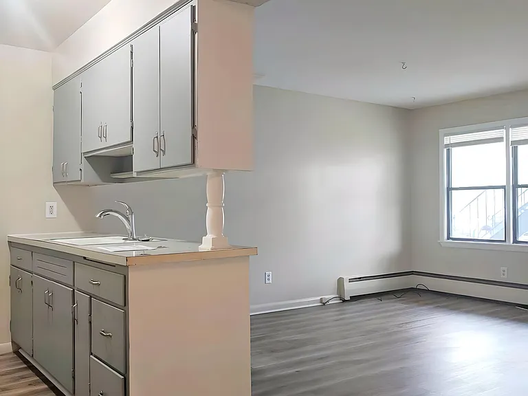 Trailway Apartments — Photo 39
