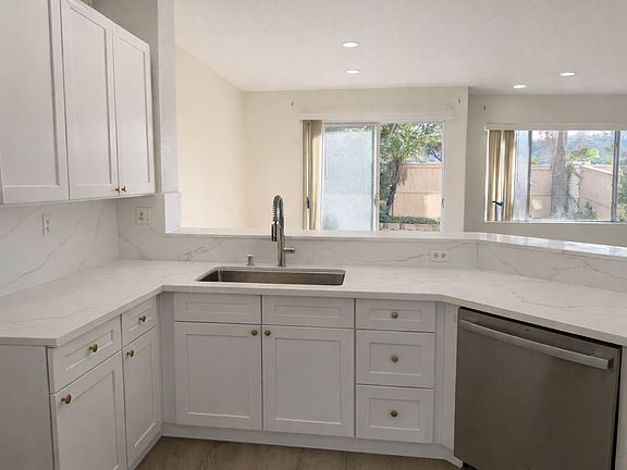 3rd image of 10980 Ivy Hill Dr Unit 6