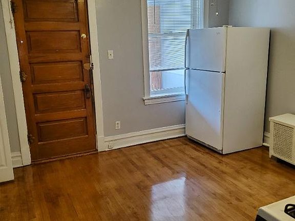 3rd image of 4723 N Troy St