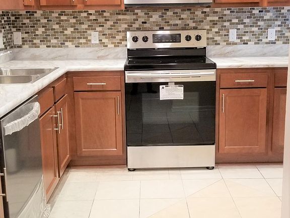 2nd image of 2948 Wycombe Dr W
