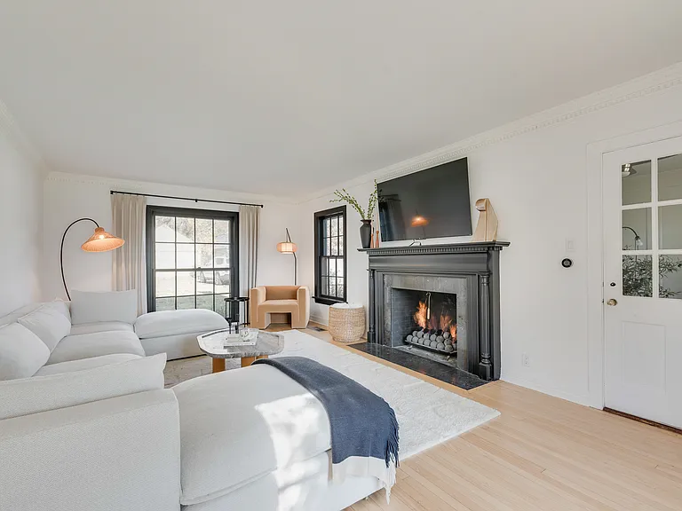 6511 Gaston Ave — Photo 2