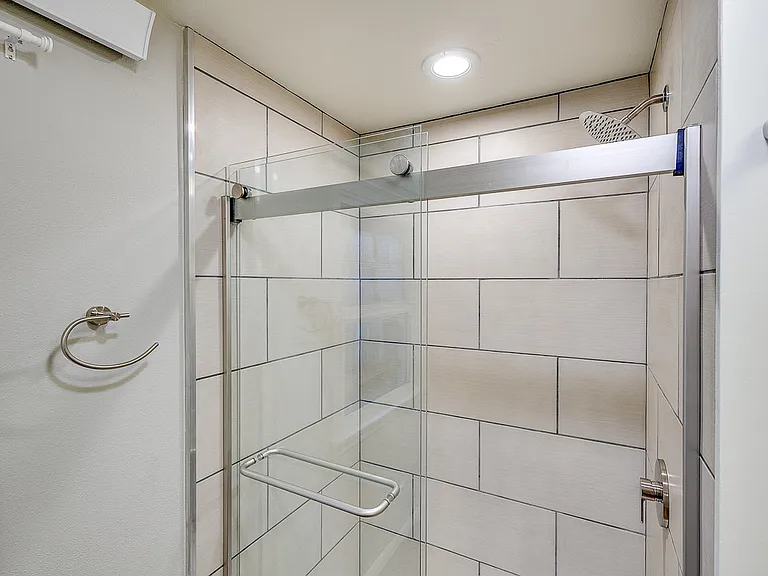 1140 Wing Point Way NE #B — Photo 20