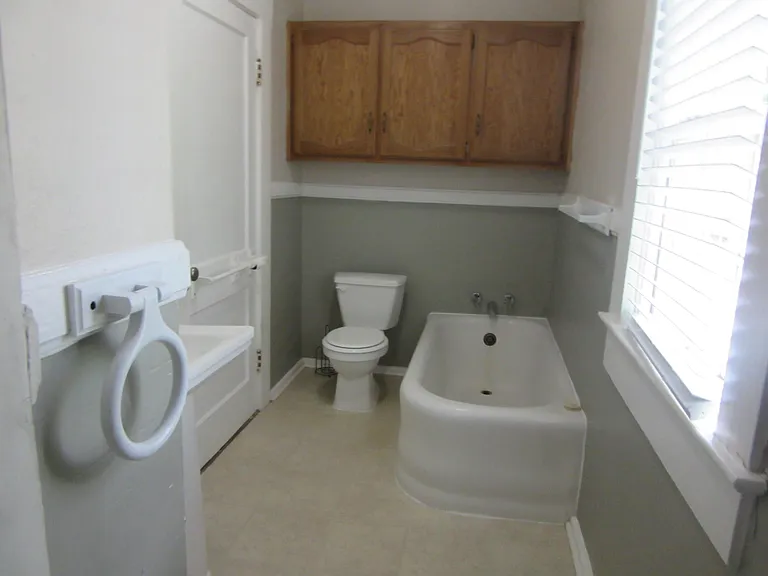 207 E Ann St — Photo 17