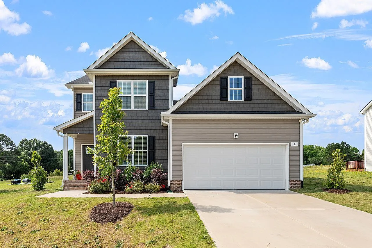 4 bed, 2.5 bath, 2260 sqft, $2,400 — Photo 1