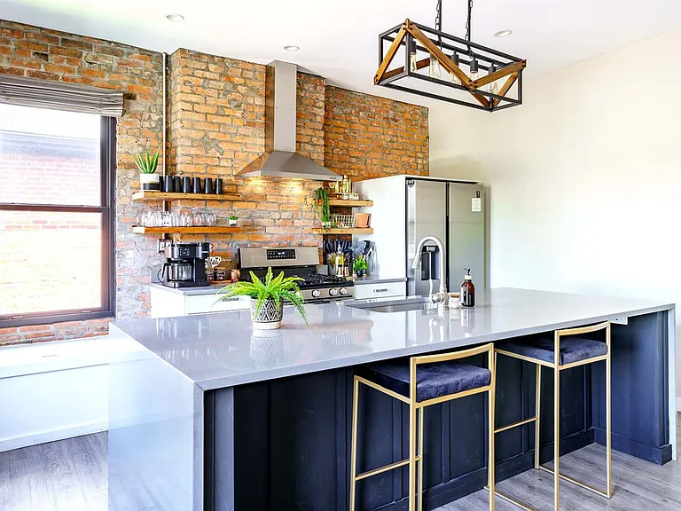 E Russell St — Photo 48