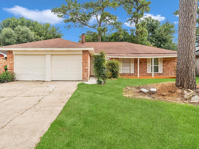 6211 Coachgate Dr — Photo 2