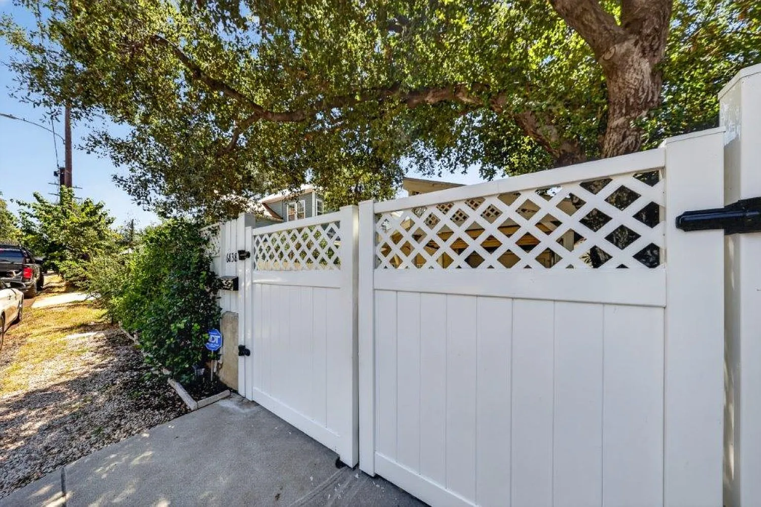 2 bed, 938 sqft, $3,750 — Photo 2