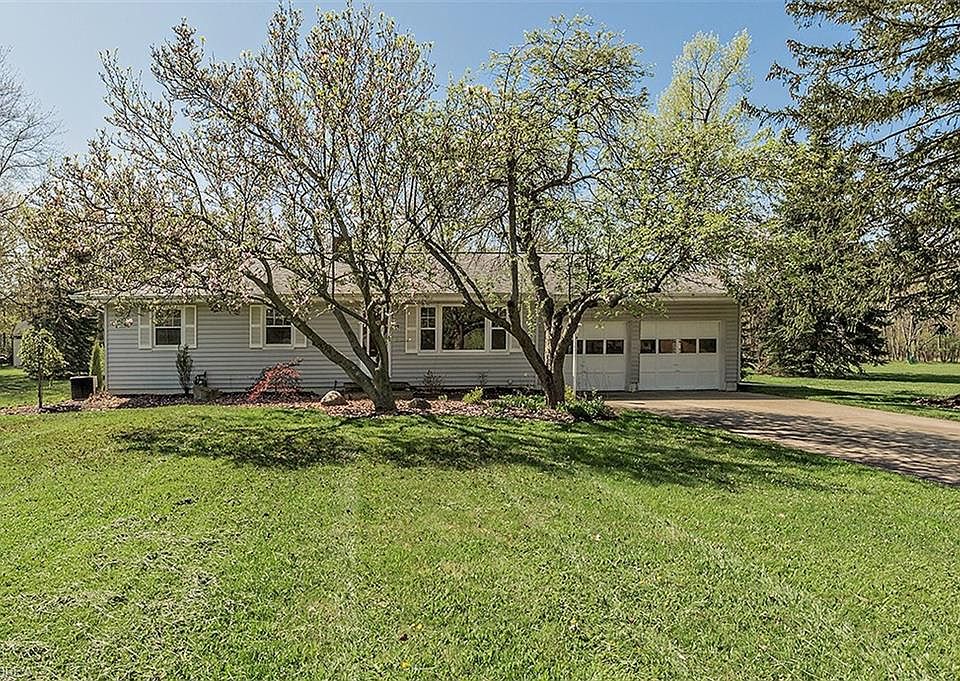 1st image of 990 Florence Dr