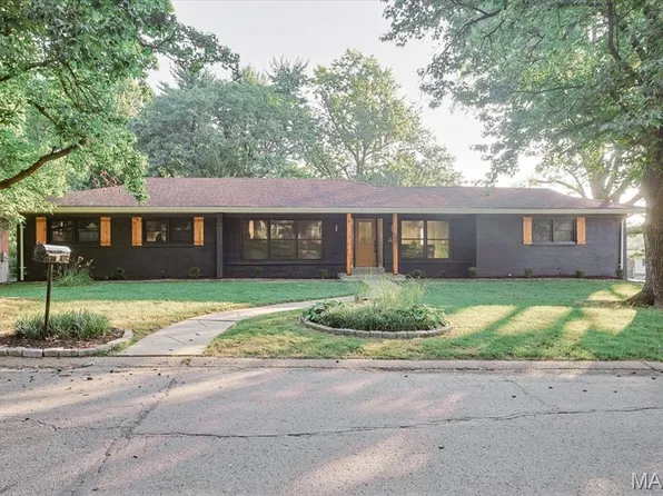 45 Pricewoods Ln, Saint Louis, MO 63132