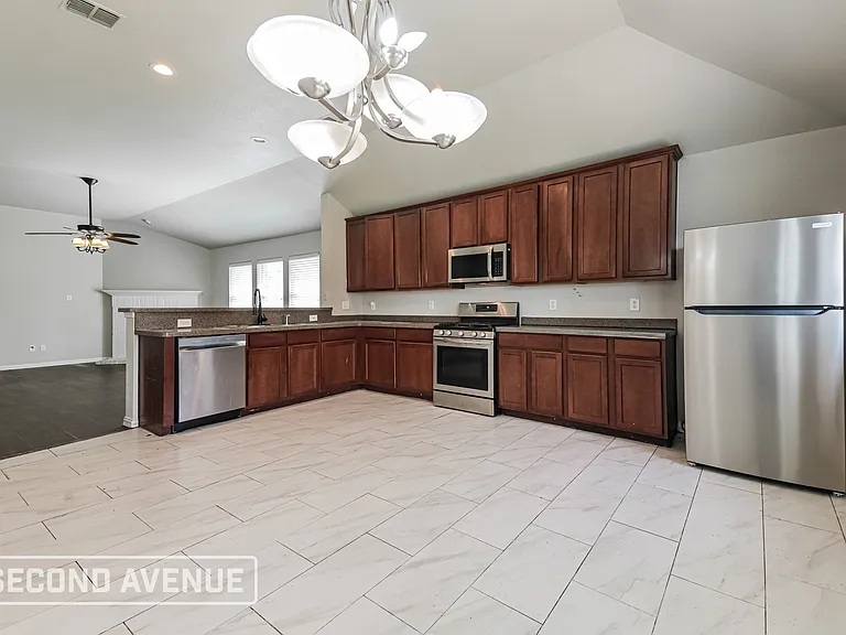 2121 Juniper Dr — Photo 5