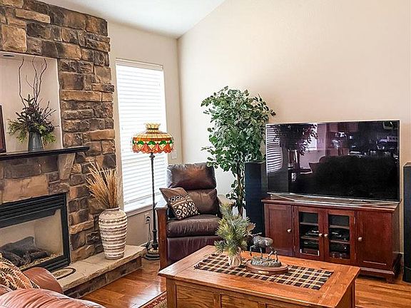 5th image of 4021 Bobolink Ln