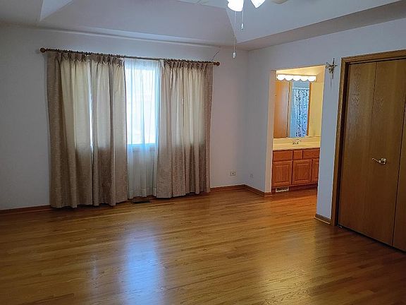 5th image of 93 Melvina Ave