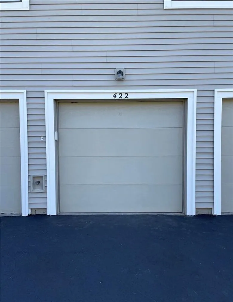 2 bed, 1.5 bath, 968 sqft, $1,900 — Photo 2