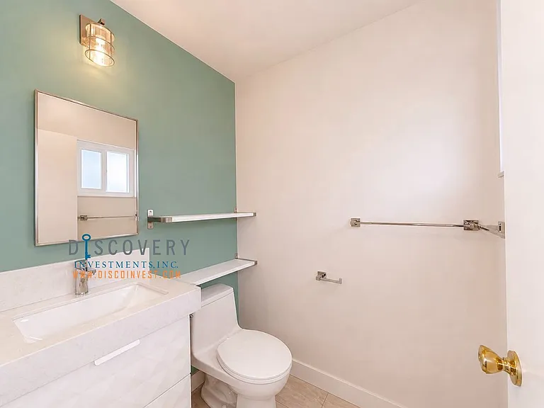 Bancroft Ave. 562 — Photo 25