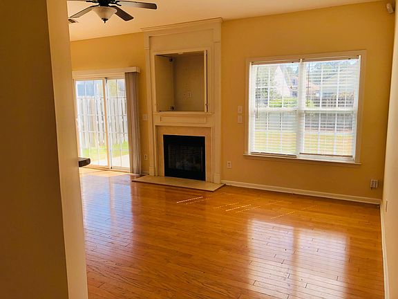 4th image of 1411 Parkland Way