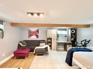 910 Beechwood Ave #2, Mississauga, ON L5G4E2