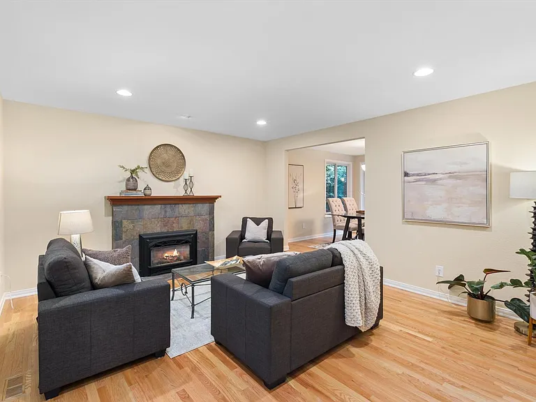 22215 SE 32nd St — Photo 9