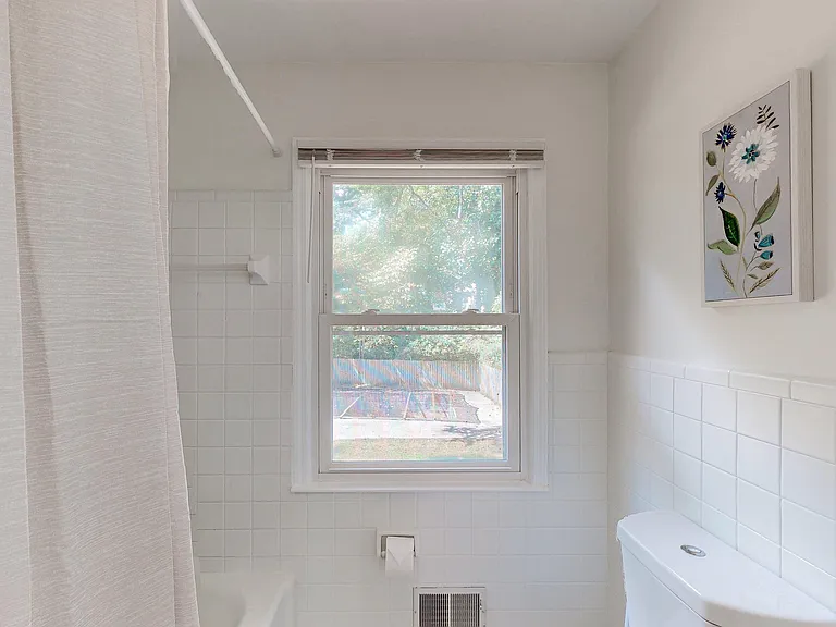 W Lakeshore Dr — Photo 5