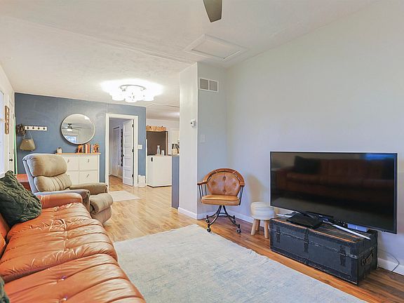 5th image of 13320 La Salle Ave