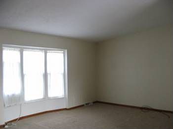 5th image of 2466 Louise Dr