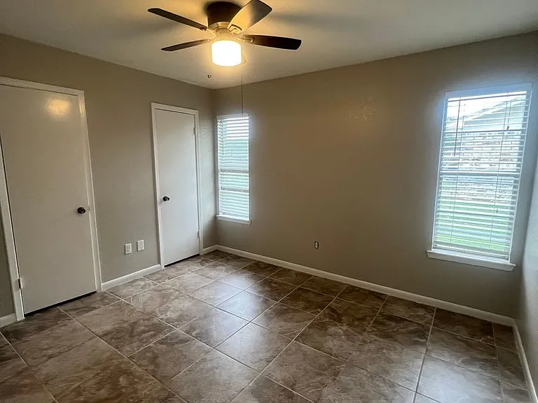 213 Cindy Ann St — Photo 5