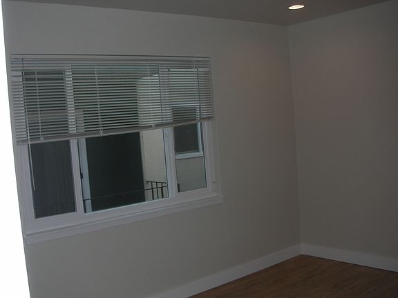 5th image of 250 Lincoln Ave APT D