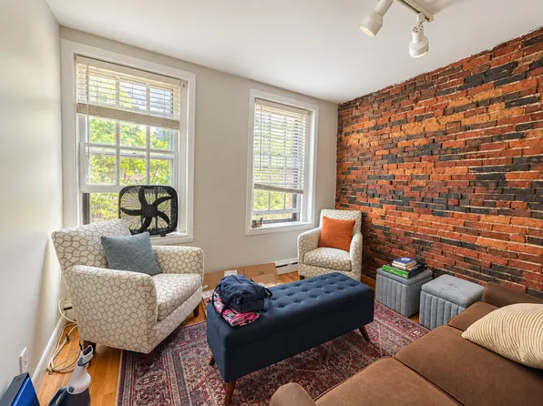 41 Grove St APT 2, Boston, MA 02114
