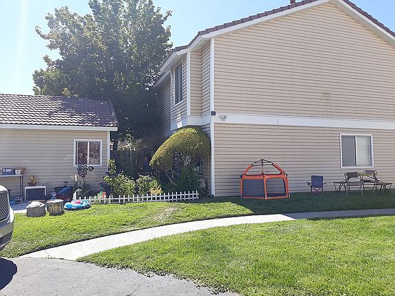 5th image of 1018 Bradley Sq
