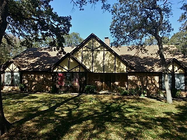 1st image of 2001 Red Oak Dr