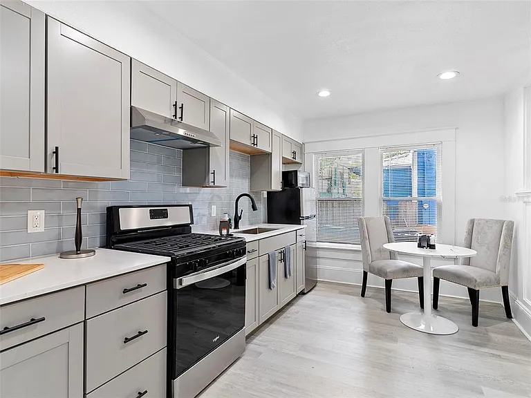 412 E Harwood St #1 — Photo 8