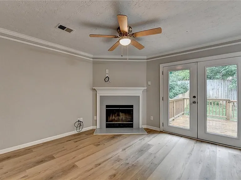 3876 Meadow Creek Dr — Photo 10