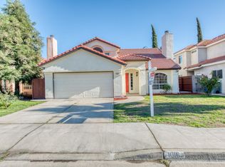 1016 Robinson Ave, Clovis, CA 93612