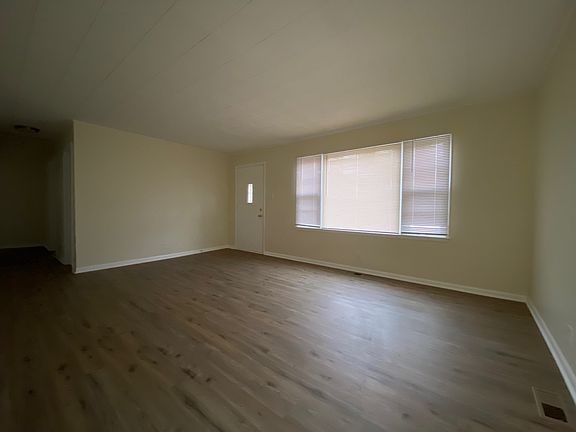 4th image of 2340 N Lesley Ave