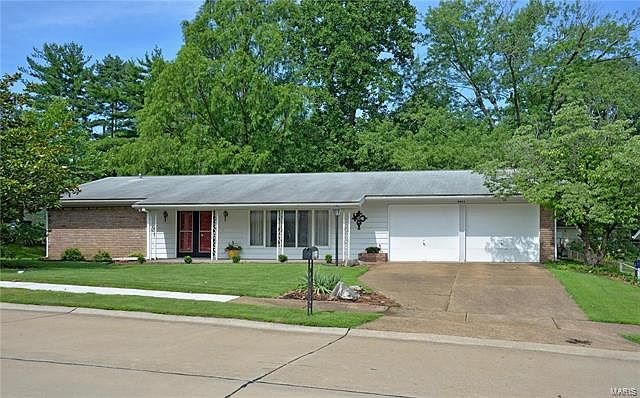 1st image of 9423 Crestwood Manor Dr