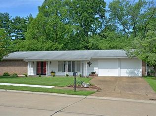 9423 Crestwood Manor Dr, Saint Louis, MO