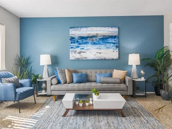 ReNew Aurora, 2000 W Illinois Ave APT 514, Aurora, IL 60506