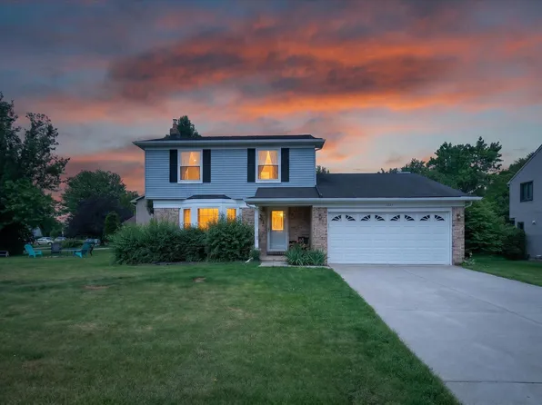 1221 Harwood Cir, Saline, MI 48176